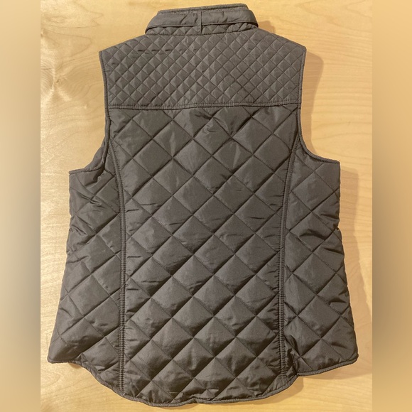 Crown & Ivy Black Quilted Vest with Gold Zipper XL (QL) - Picture 8 of 8